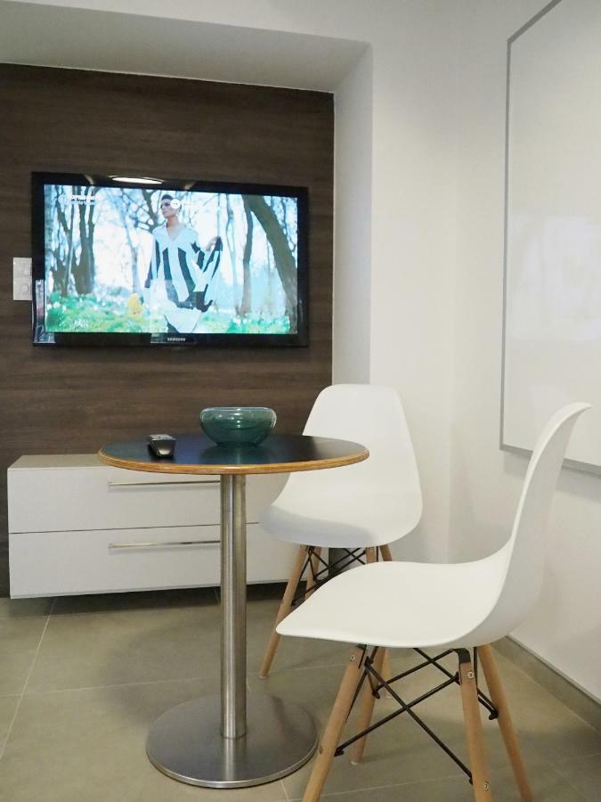 Ap10 - Apartments 4U Brezinova "Overnight Simply" Hradec Králové Exterior foto