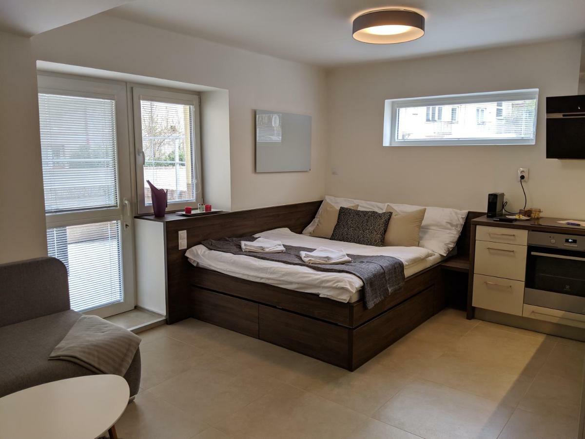 Ap10 - Apartments 4U Brezinova "Overnight Simply" Hradec Králové Exterior foto