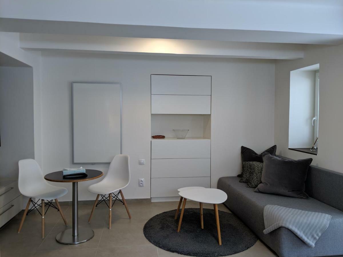 Ap10 - Apartments 4U Brezinova "Overnight Simply" Hradec Králové Exterior foto